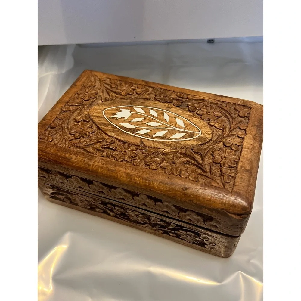 Vintage Hand Carved Wood Trinket Box India Inlaid Leaf Floral Jewelry Box 6x4